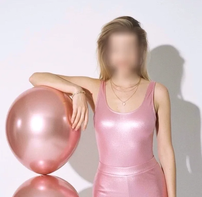 Chloe, 33