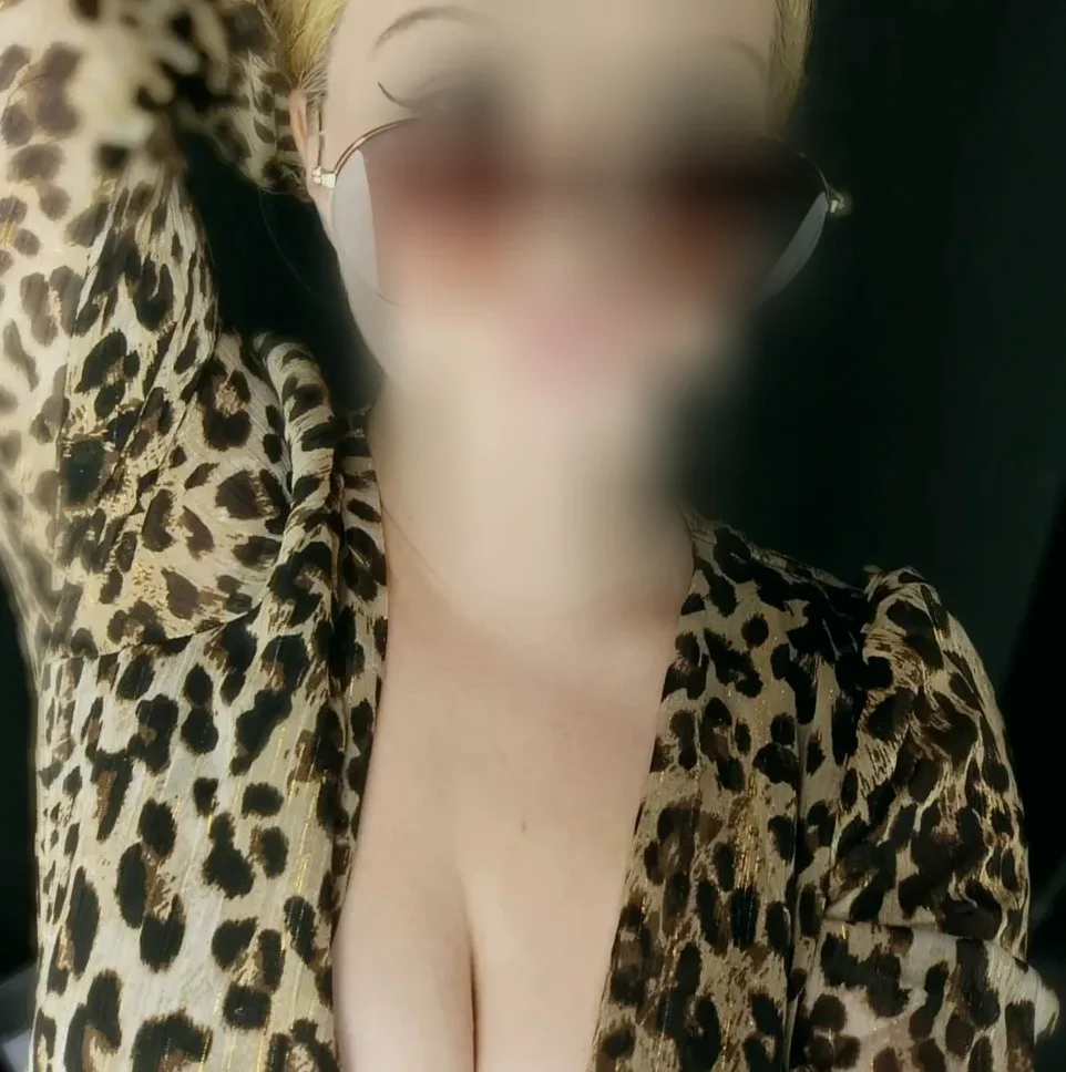 Claire, 23