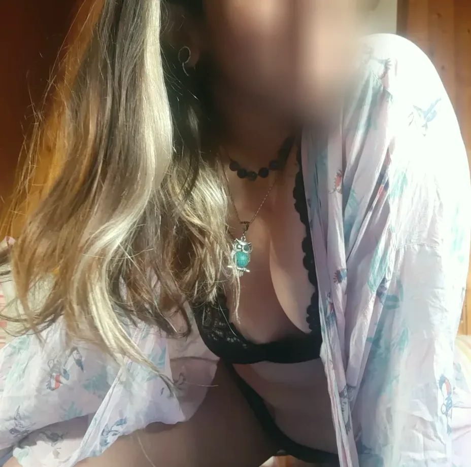 Holly, 33