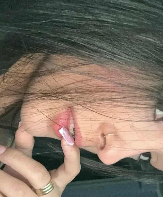 Isabelle, 23