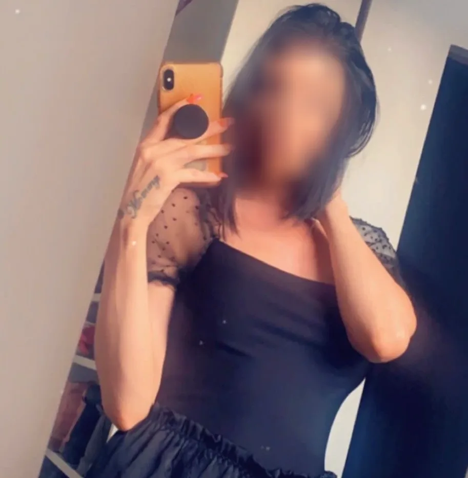 Nia, 31