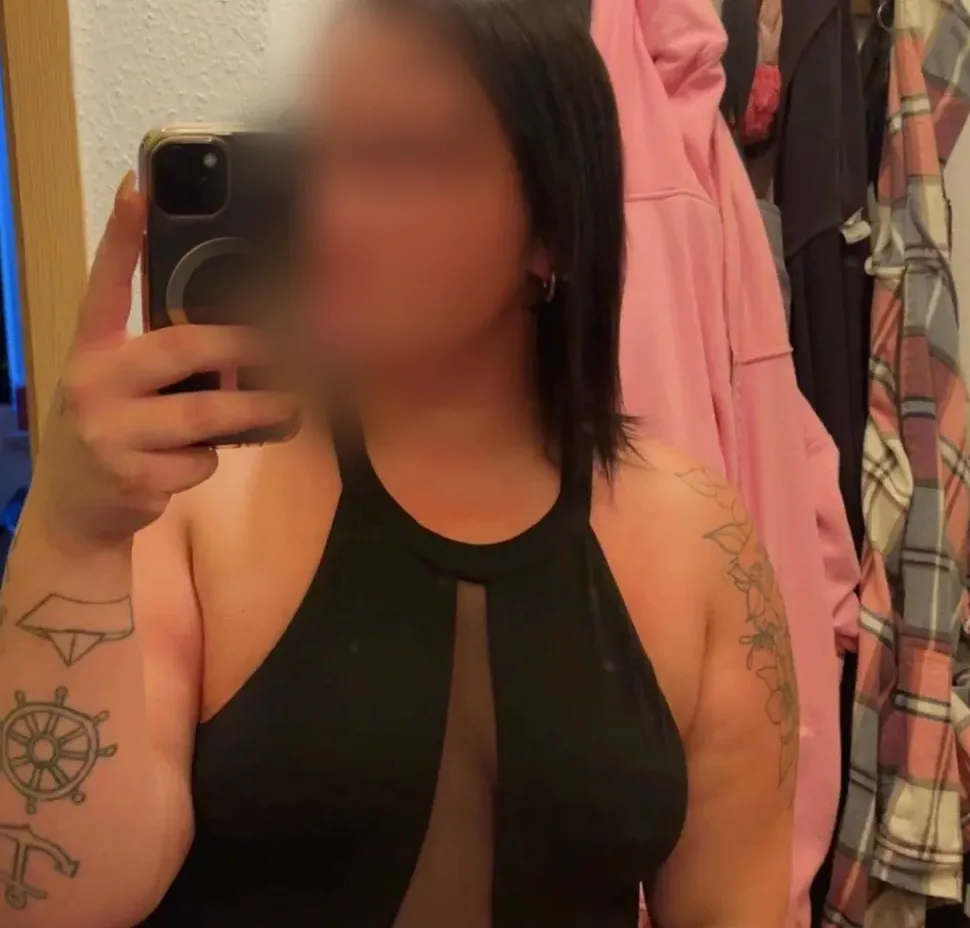 Rachel, 28