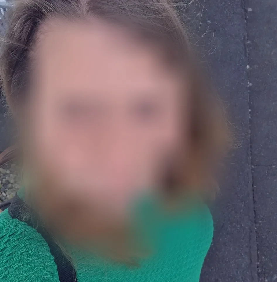 Zoe, 32